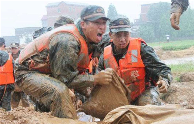 1998年抗洪救灾英雄人物事迹 （向英雄致敬）