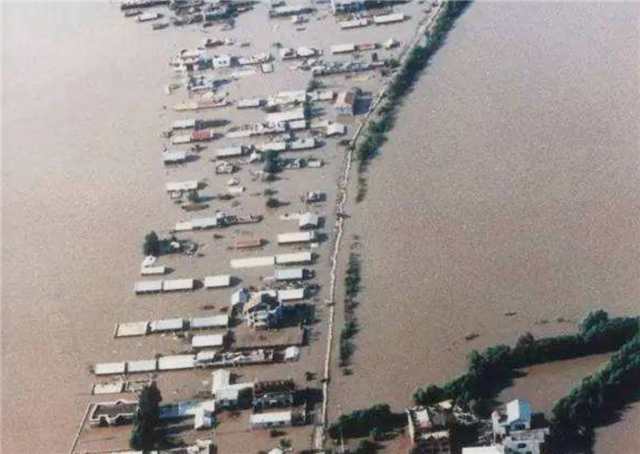 1998年抗洪救灾英雄人物事迹 （向英雄致敬）