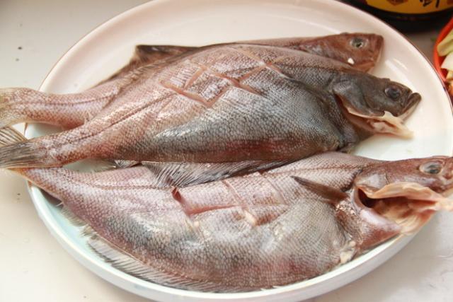 什么是偏口鱼(偏口鱼的做法步骤) 什么是偏口鱼(偏口鱼的做法步骤)