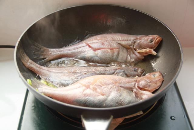 什么是偏口鱼(偏口鱼的做法步骤) 什么是偏口鱼(偏口鱼的做法步骤)