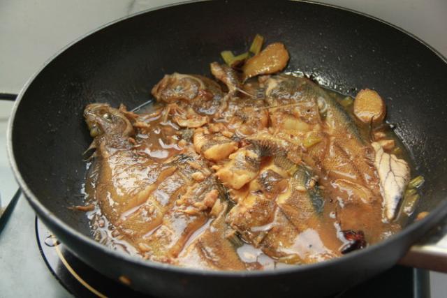 什么是偏口鱼(偏口鱼的做法步骤) 什么是偏口鱼(偏口鱼的做法步骤)