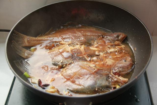 什么是偏口鱼(偏口鱼的做法步骤) 什么是偏口鱼(偏口鱼的做法步骤)