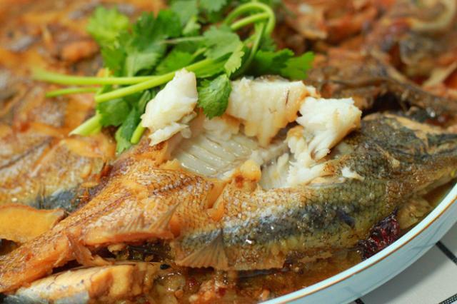 什么是偏口鱼(偏口鱼的做法步骤) 什么是偏口鱼(偏口鱼的做法步骤)