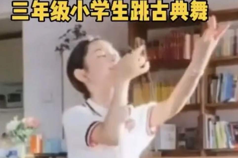 一个特别火的小姑娘网红(这个女孩火了) 一个特别火的小姑娘网红(这个女孩火了)