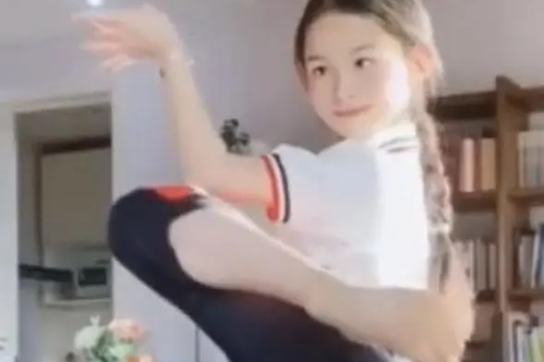 一个特别火的小姑娘网红(这个女孩火了) 一个特别火的小姑娘网红(这个女孩火了)