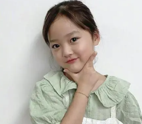 一个特别火的小姑娘网红(这个女孩火了) 一个特别火的小姑娘网红(这个女孩火了)