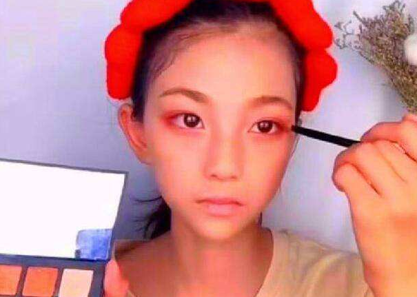 一个特别火的小姑娘网红(这个女孩火了) 一个特别火的小姑娘网红(这个女孩火了)