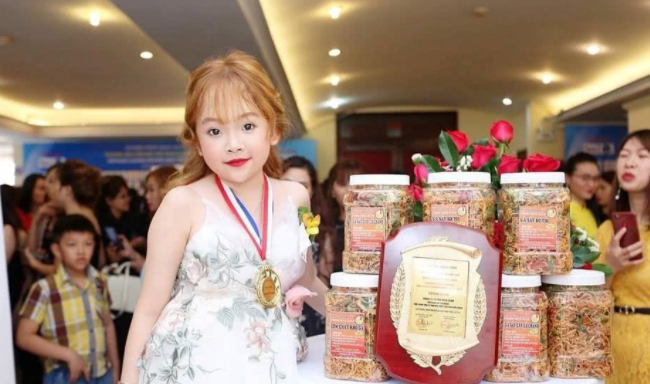 一个特别火的小姑娘网红(这个女孩火了) 一个特别火的小姑娘网红(这个女孩火了)