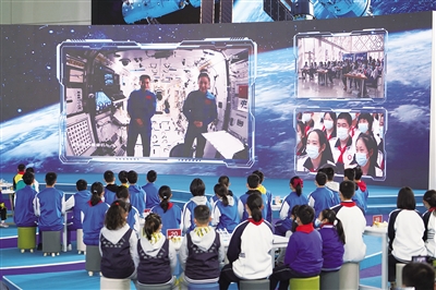 万用表测交流电流方法视频(万用表测交流电流表笔怎么插) 万用表测交流电流方法视频(万用表测交流电流表笔怎么插)