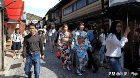 自媒体规则越来越严,单价越来越低,普通人应该怎么玩?