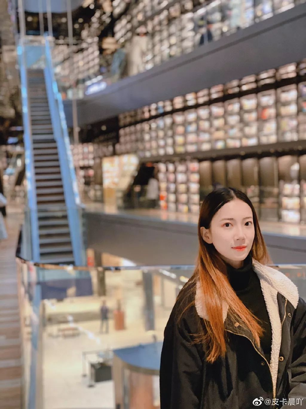 “不倒翁”美少女火了!身份曝光,秘密被扒,原来你是这种女人…