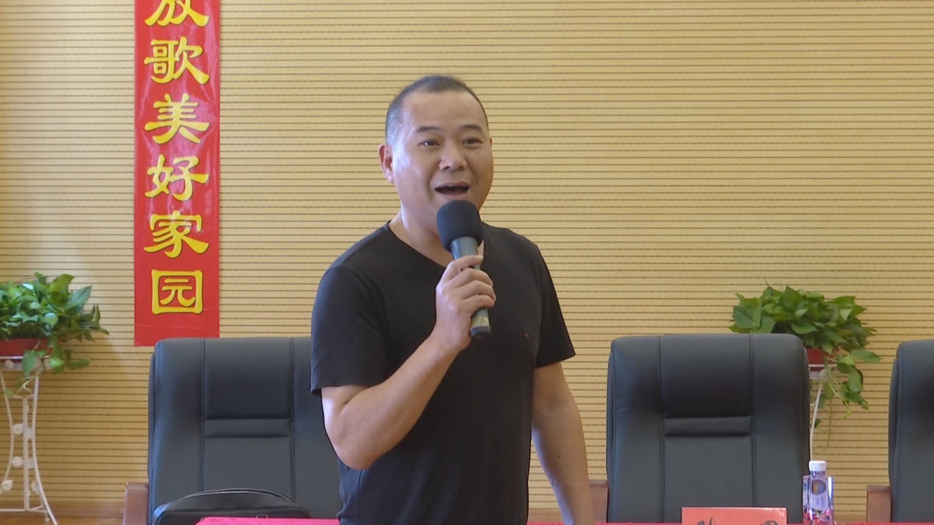 李明华:锦绣梨园 唱响心中的热爱