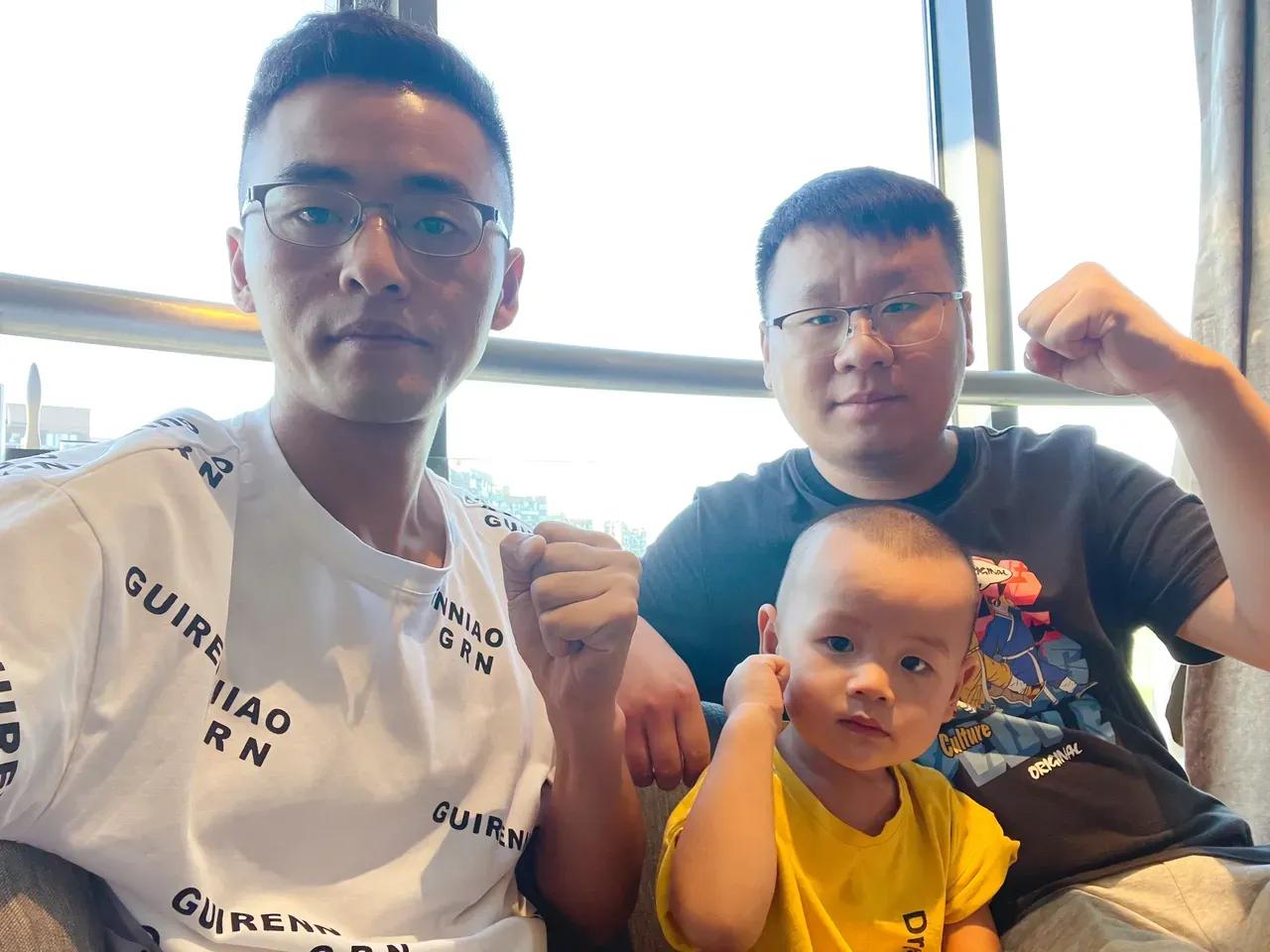 布衣小童拍短视频做自媒体,一年赚多少钱