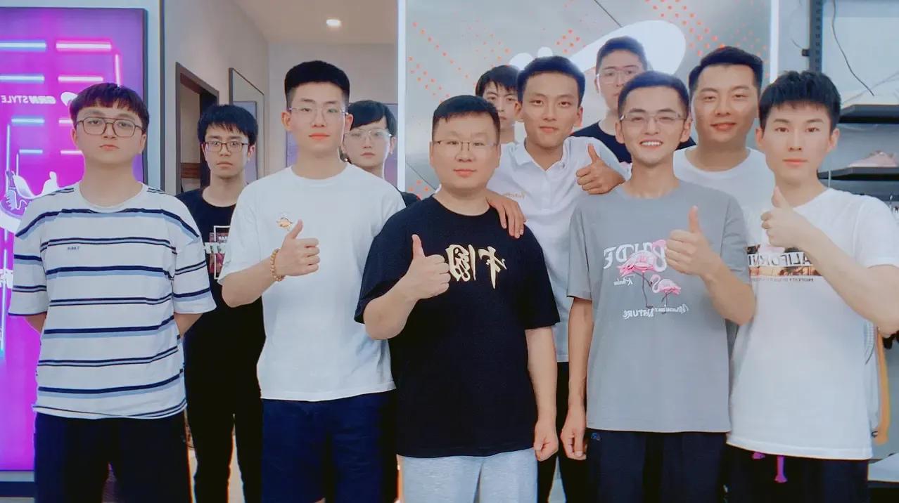 布衣小童拍短视频做自媒体,一年赚多少钱