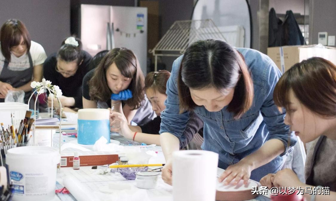 高考结束不读大学,女生可以学这6类技术,学时短,很好就业