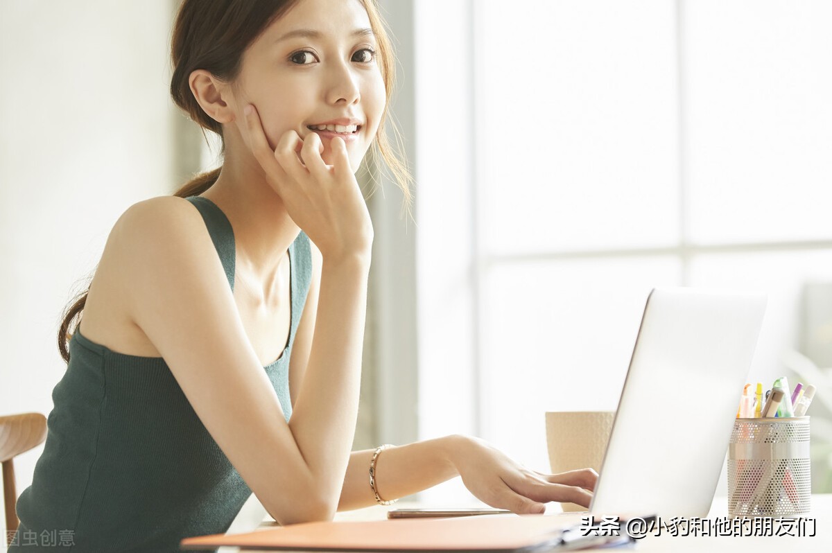 自媒体赚钱的秘密,每天10分钟,手把手教你做自媒体