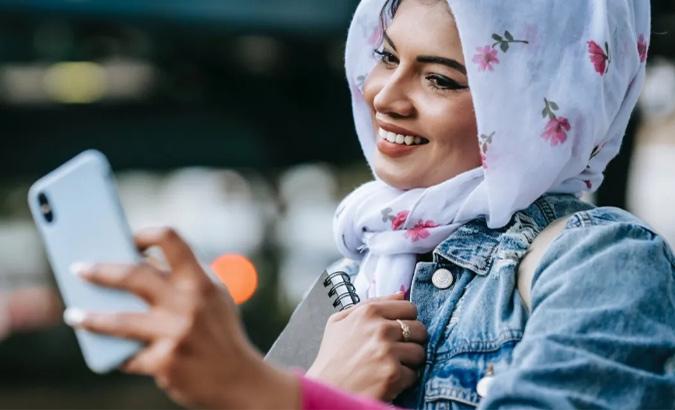 10亿老外视频发得欢,复旦硕士忙着收账单