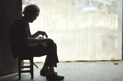 《老妇人》:她69岁,被29岁的年轻男人性侵,没人相信