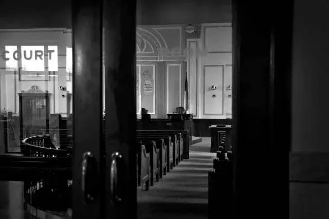 《老妇人》:她69岁,被29岁的年轻男人性侵,没人相信