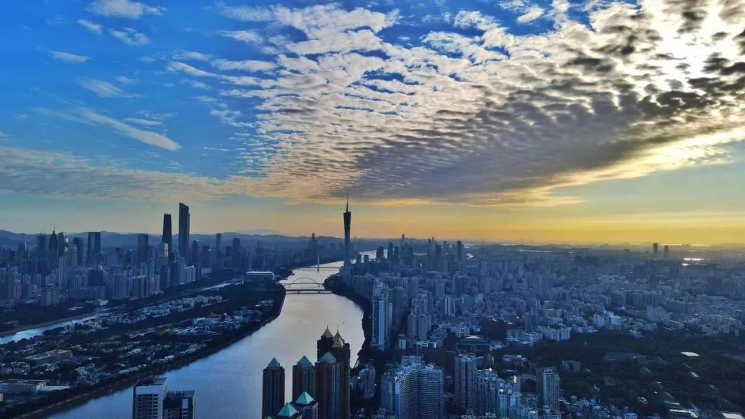 @广州街坊：快看天空，有惊喜