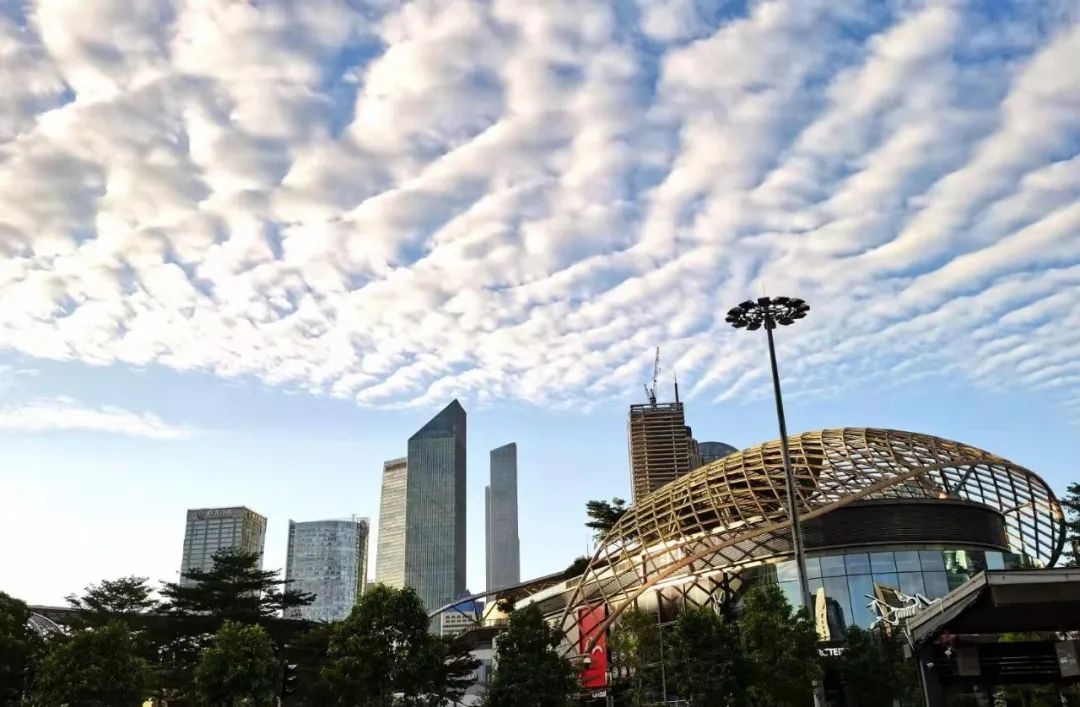 @广州街坊：快看天空，有惊喜