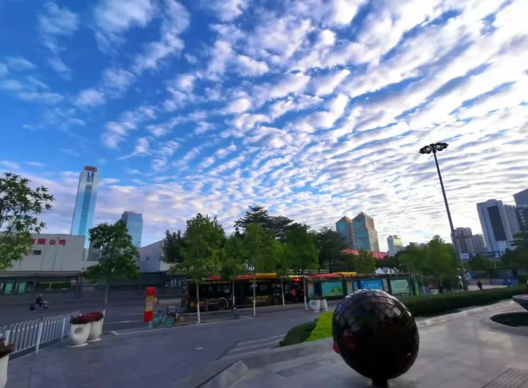 @广州街坊：快看天空，有惊喜