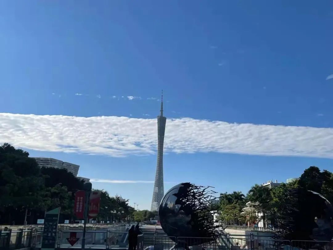 @广州街坊：快看天空，有惊喜