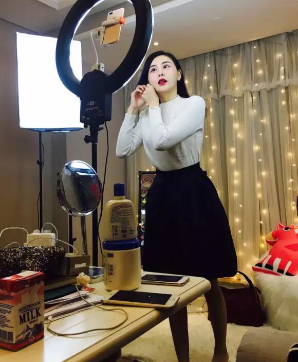 做短视频一个月赚2w,只需一部手机,他们究竟靠什么赚钱?