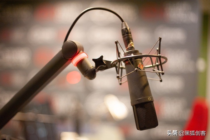 自媒体新手小白做视频剪辑,要怎么做字幕跟视频配音?