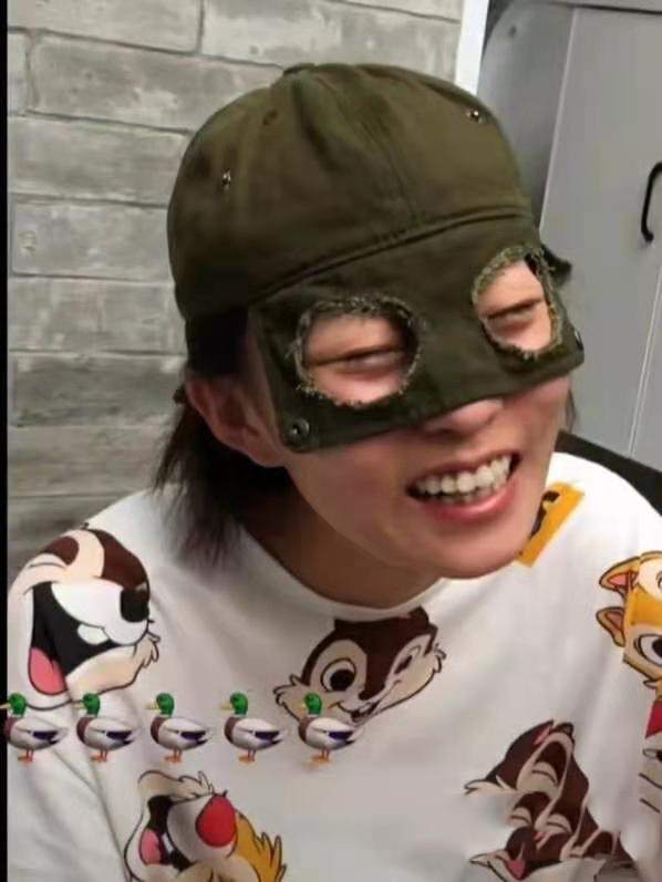 这位25岁的江苏女孩,北京的服务员和吉祥的工人现在成为互联网名人,年收入为3000万