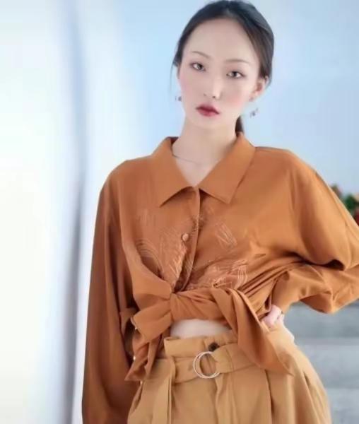 这位25岁的江苏女孩,北京的服务员和吉祥的工人现在成为互联网名人,年收入为3000万