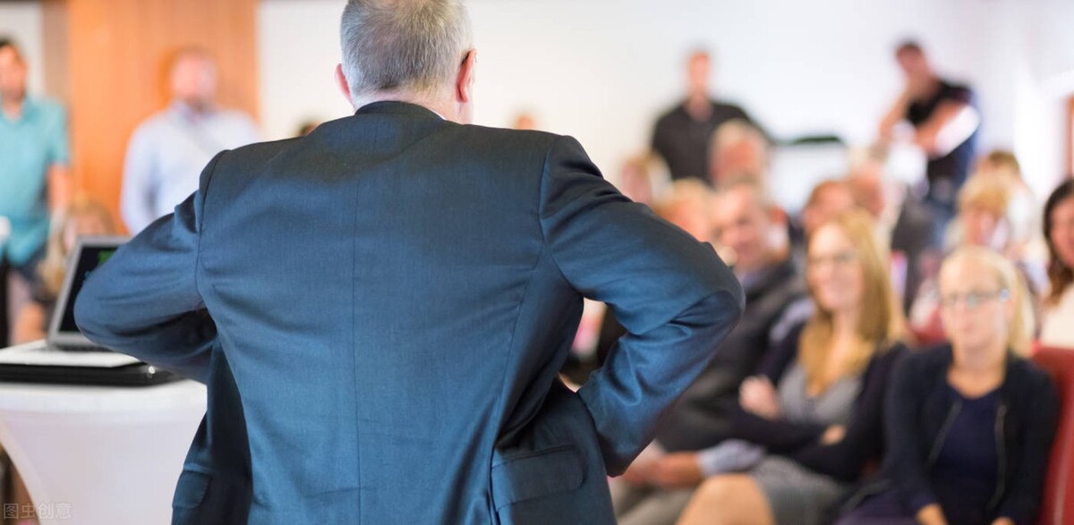 除了通过出售超过1亿个知识来赚钱外，除出售课程外，还有一系列不断有利可图的模型。