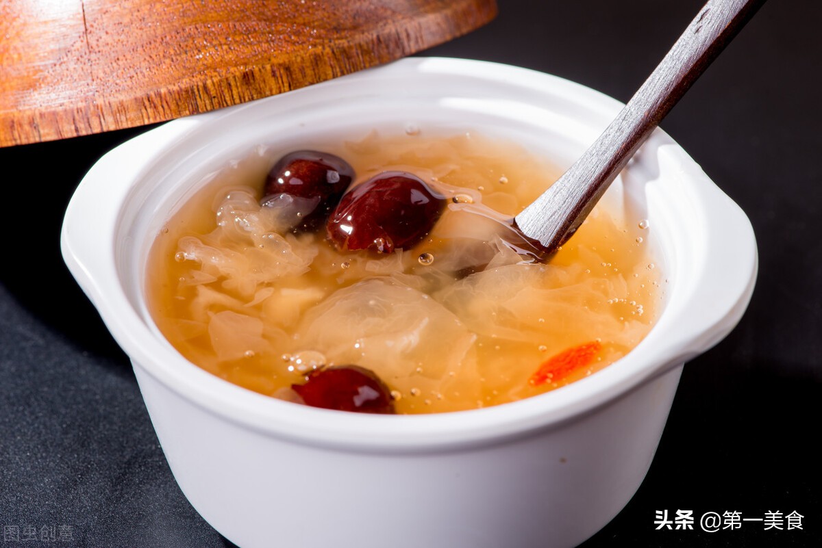 冬季女性养生食谱(推荐几款秋冬最好喝的营养汤食谱)(1)