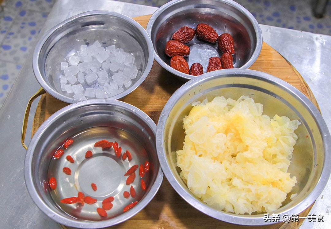 冬季女性养生食谱(推荐几款秋冬最好喝的营养汤食谱)(2)