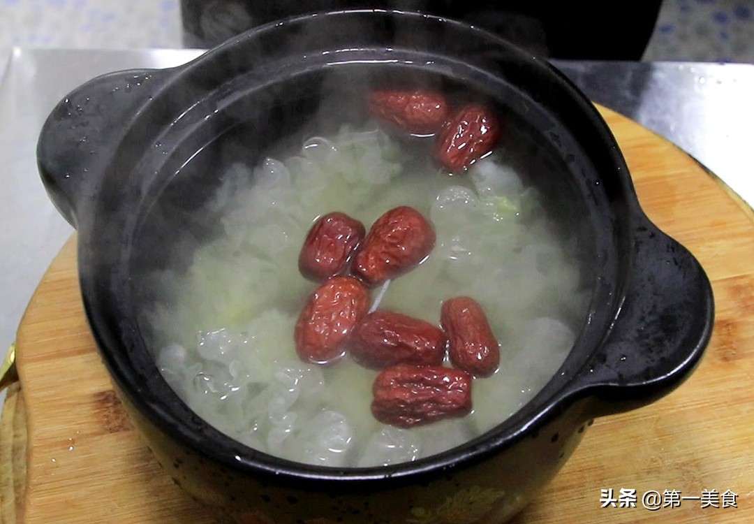 冬季女性养生食谱(推荐几款秋冬最好喝的营养汤食谱)(3)