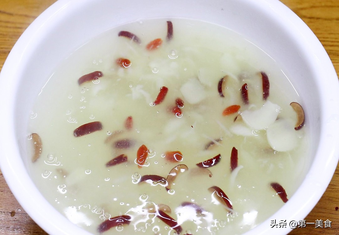 冬季女性养生食谱(推荐几款秋冬最好喝的营养汤食谱)(9)