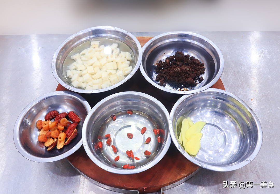 冬季女性养生食谱(推荐几款秋冬最好喝的营养汤食谱)(10)