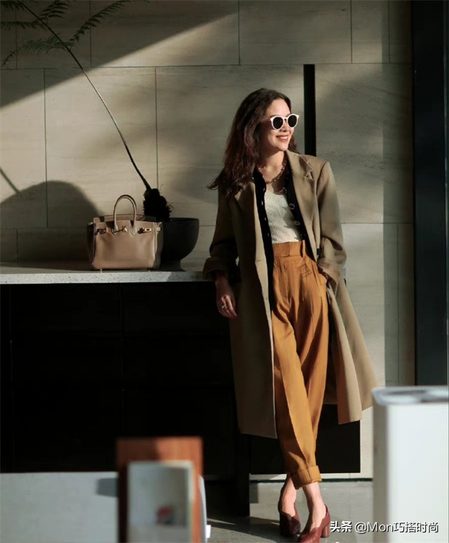 卡其色裤子搭配什么颜色上衣好看(今年流行的卡其裤怎么搭)(13)