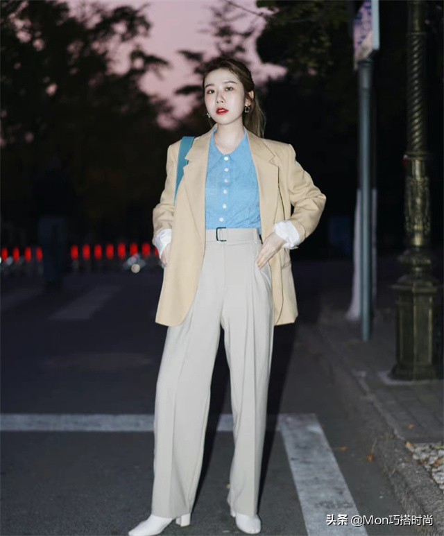 卡其色裤子搭配什么颜色上衣好看(今年流行的卡其裤怎么搭)(15)