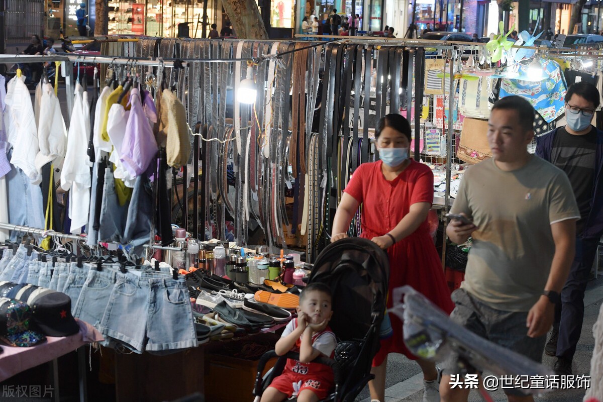 品牌男装尾货批发处理(摆地摊卖服装技巧方法吸引人)(3)