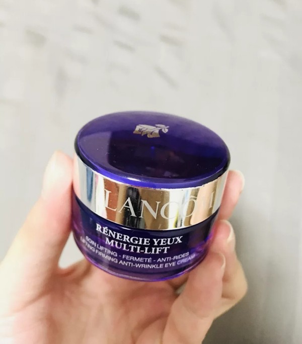 哪个牌子的眼霜去黑眼圈效果好(祛黑眼圈用什么眼霜)(4)