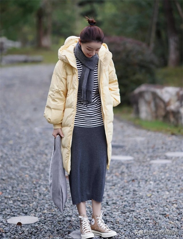 围巾搭配衣服颜色技巧(围巾配大衣的五种系法)(11)