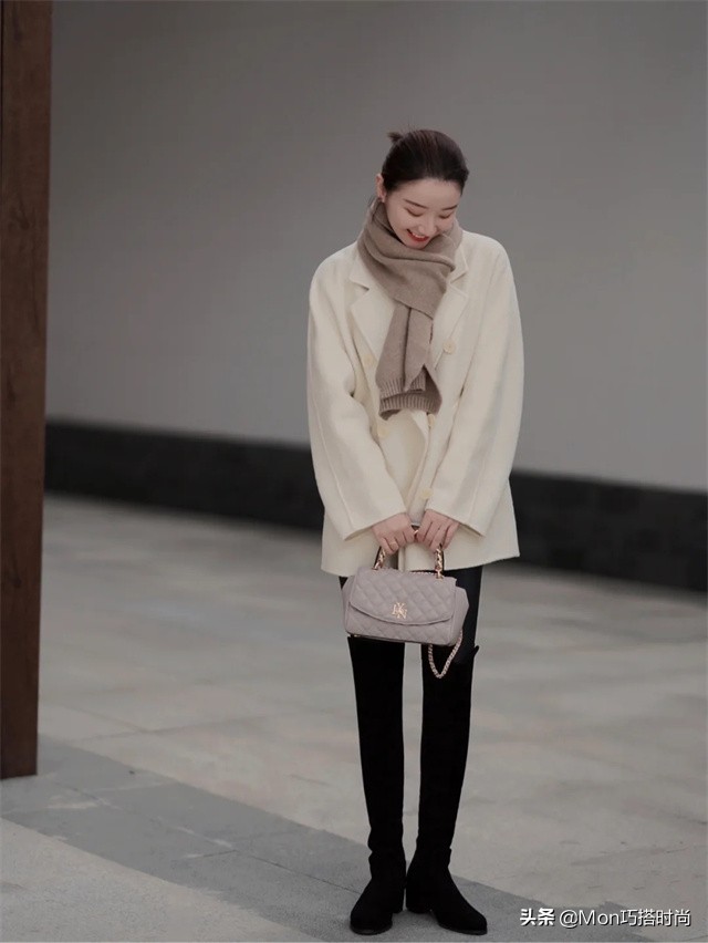 围巾搭配衣服颜色技巧(围巾配大衣的五种系法)(18)