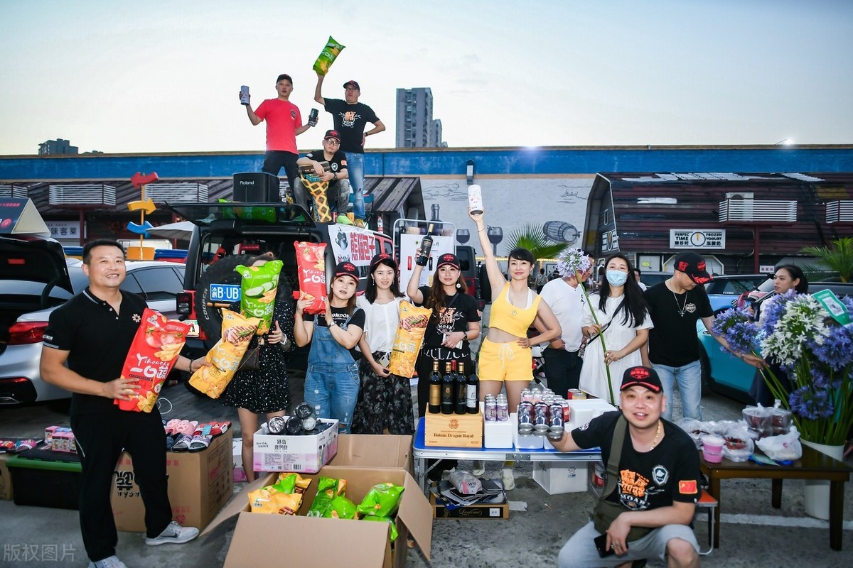 地摊货源热卖批发市场(新手摆摊生意怎么找货源)(4)