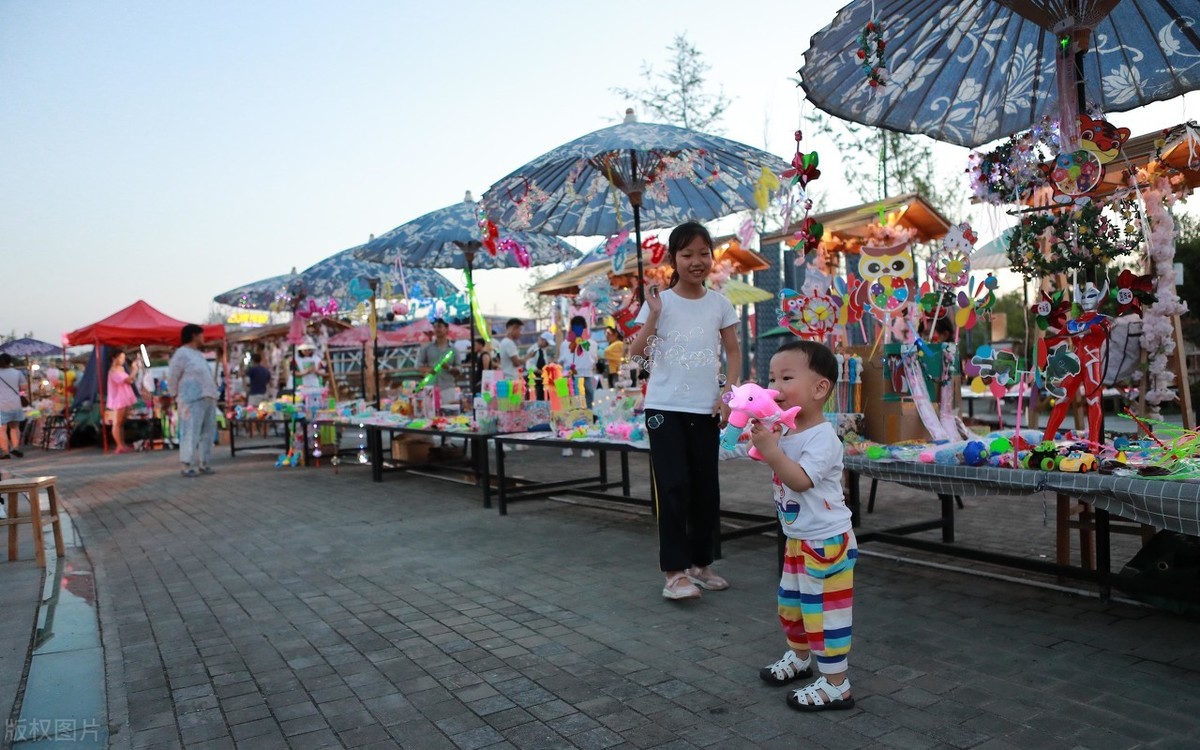 地摊货源热卖批发市场(新手摆摊生意怎么找货源)(13)