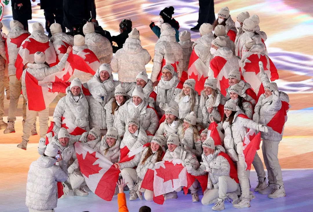 女士品牌羽绒服有哪些牌子（29个品牌大推荐，专业保暖又好看）(5)