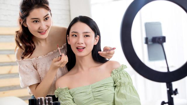 女孩适合学什么专业比较有前途（女生适合学习什么专业好就业）(9)