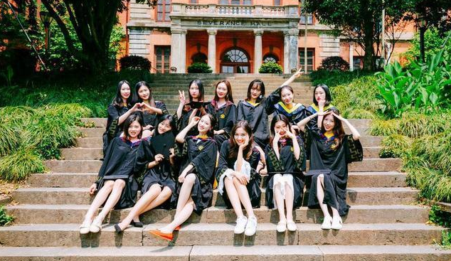 女生学什么专业就业前景好（未来十年女生很吃香的专业）(9)