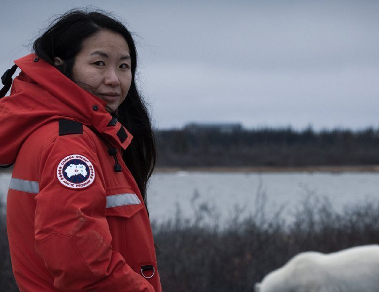 女装羽绒服品牌比较好的推荐（羽绒服哪个品牌价格不贵又保暖）(3)