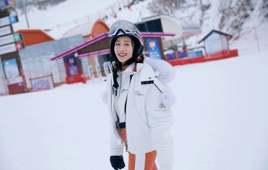 女装羽绒服品牌比较好的推荐（羽绒服哪个品牌价格不贵又保暖）(5)